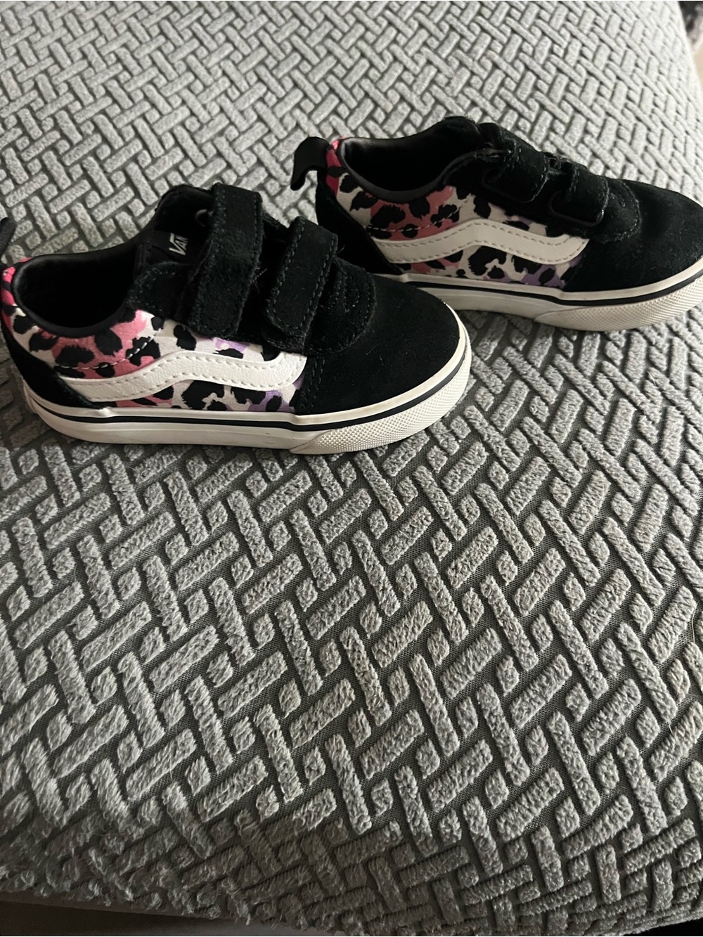 Vans Kids Old Skool Velcro Sneakers in Black with Pink/Purple Leopard Sz 7